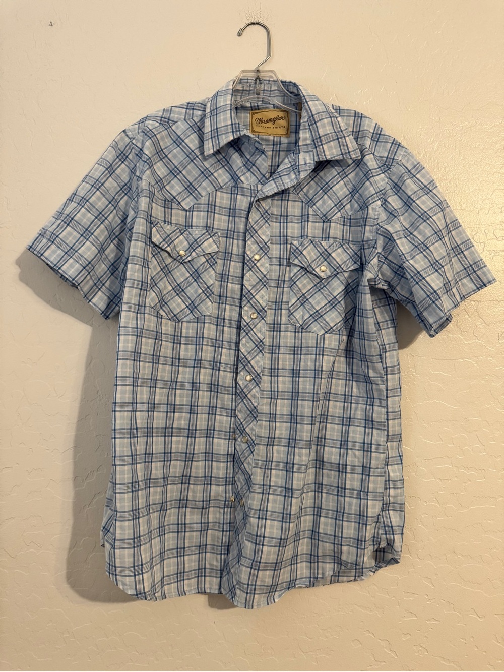 👕Wrangler Men's M/L Blue/White Plaid Woven Button-Up Point Collar SS Pockets